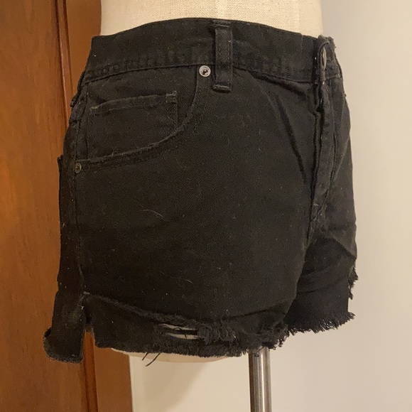 Free people wash black cut offs - Picture 2 of 4